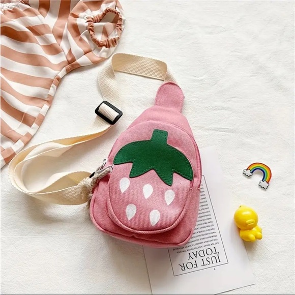🆕 Strawberry Pattern Shoulder Bag Zippered Pack Girls 🍓 - Picture 2 of 4